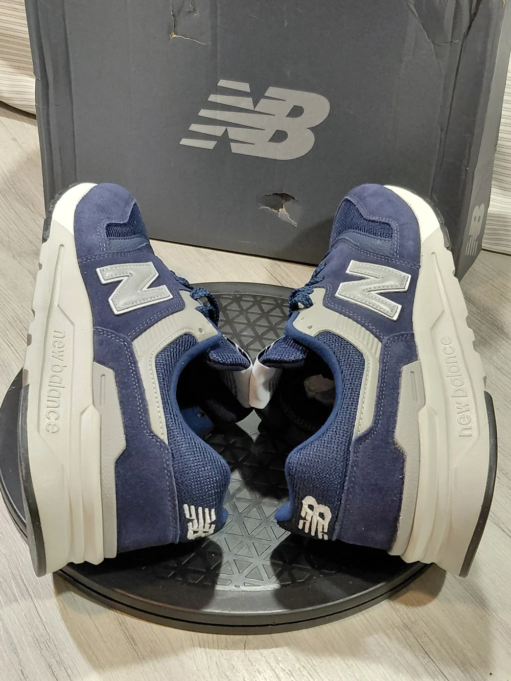 New Balance 997H Men's Navy/Grey Athletic Sneakers Suede & Mesh Upper SIZE 11